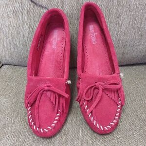 Minnetonka Classic  Red Suede Moccasins with Fringe Size 11 Slip On Shoes